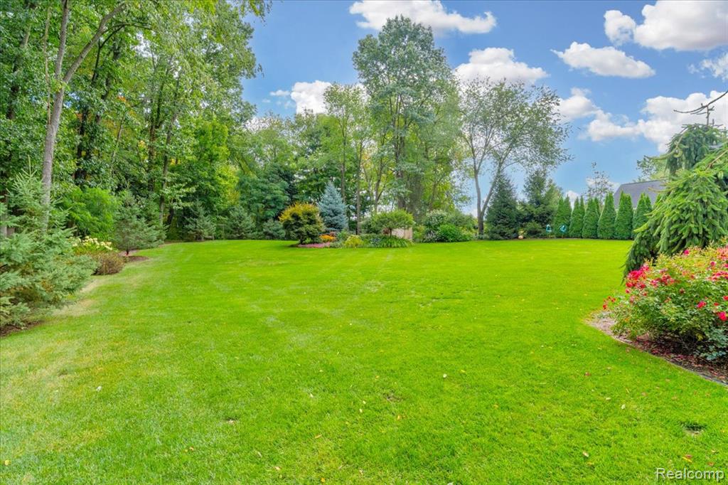 5050 Whitlow Court, Commerce Twp, MI 48382 — Photo 35