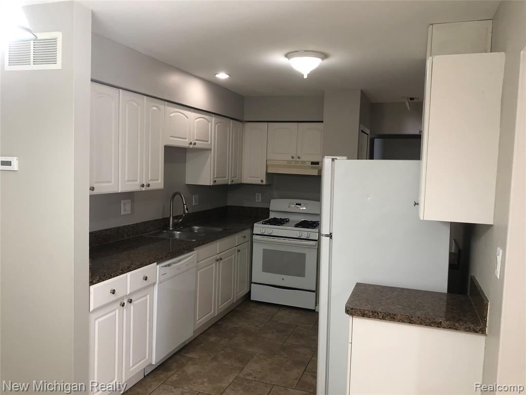 8755 GEORGE F BUNKER, Sterling Heights, MI 48313 — Photo 7