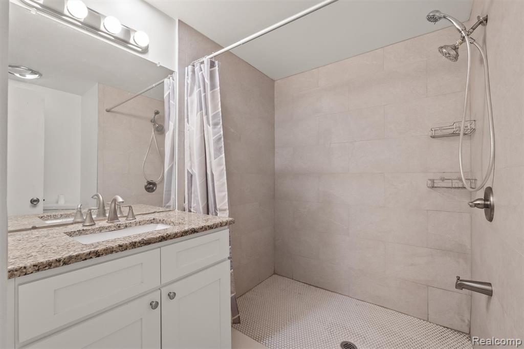 7114 Pebble Park Drive, West Bloomfield, MI — Photo 19