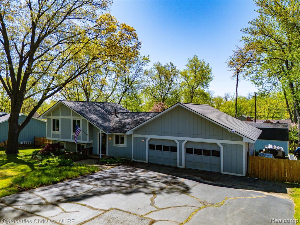 6785 GRASSLAND Avenue, West Bloomfield, MI 48324 — Photo 35