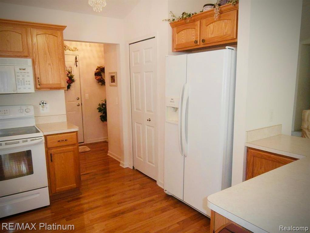 707 Glenlivet Street, Howell, MI 48843 — Photo 11