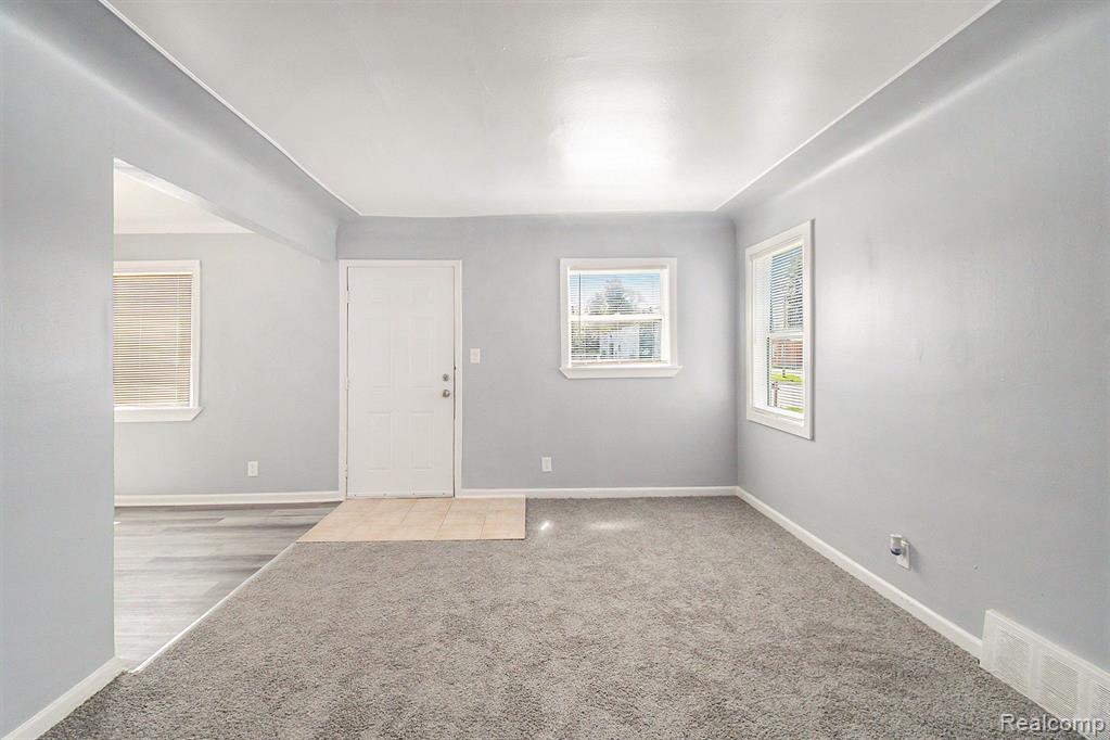 887 UNIVERSITY Drive, Pontiac, MI 48342 — Photo 4