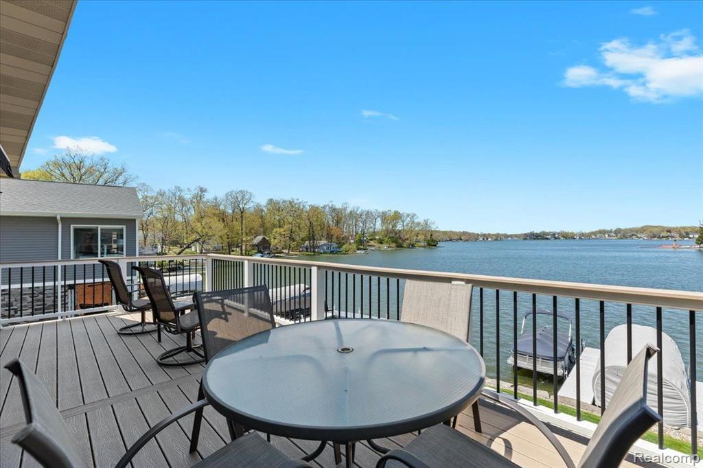 6521 HARTWOOD Drive, Fenton, MI 48430 — Photo 13