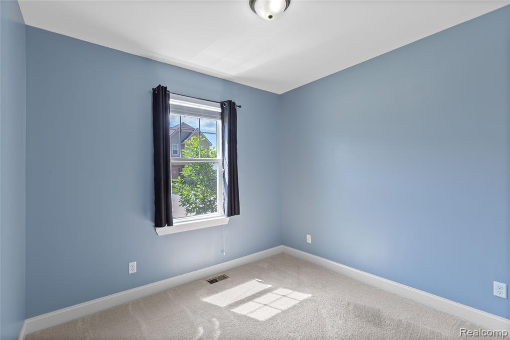 47467 Bayside Circle W, Chesterfield, MI 48047 — Photo 21