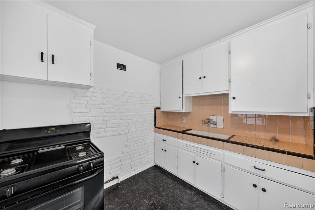 9178 Sussex Street, Detroit, MI 48228 — Photo 13