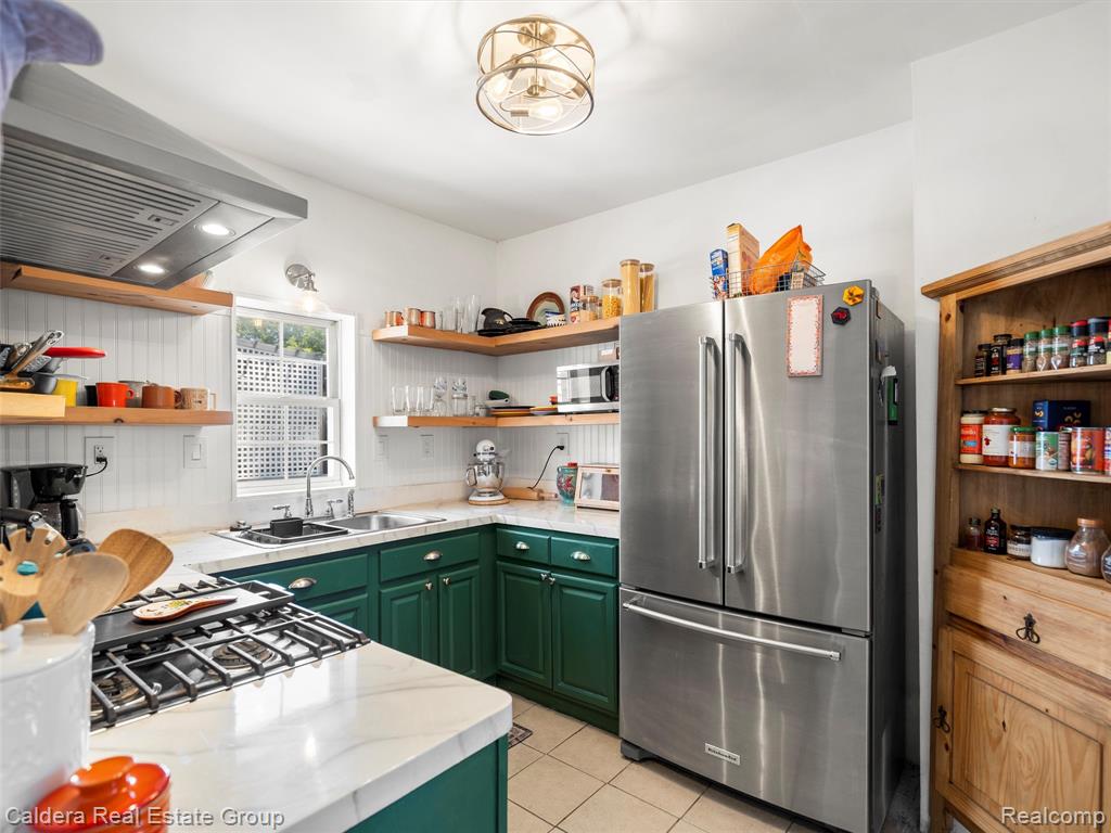 520 E Jarvis Avenue, Hazel Park, MI 48030 — Photo 9