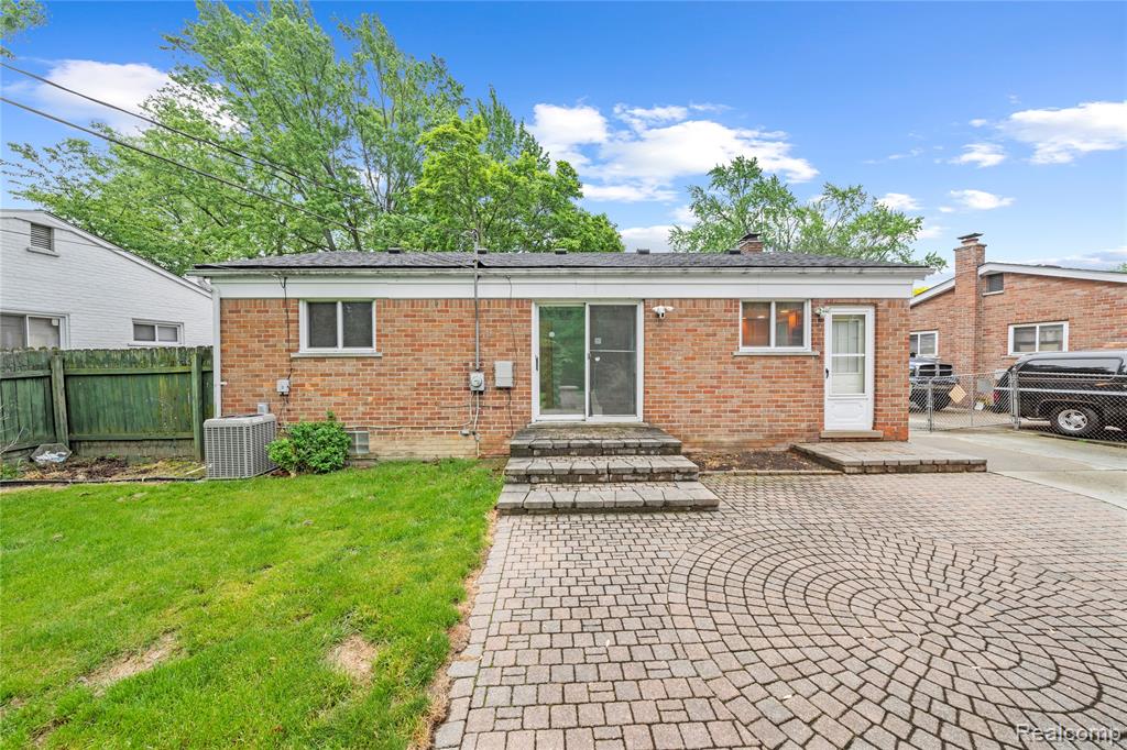 26916 Rouge River Drive, Dearborn Heights, MI 48127 — Photo 43