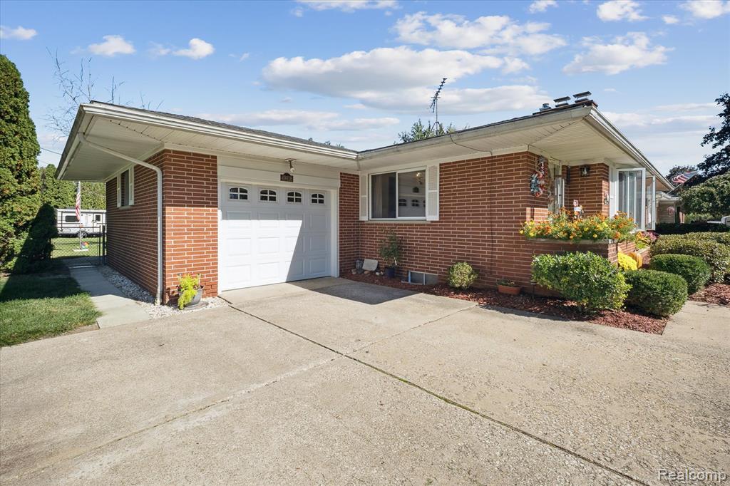 49816 W Huron River Drive, Belleville, MI 48111 — Photo 2