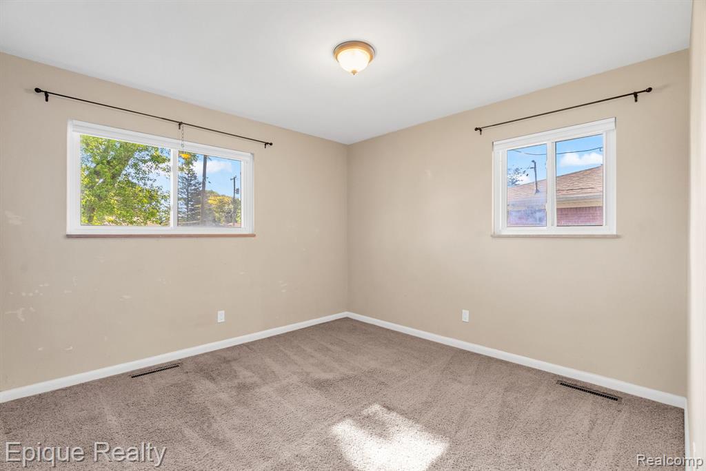 8052 Dungarvin Drive, Grand Blanc, MI 48439 — Photo 22