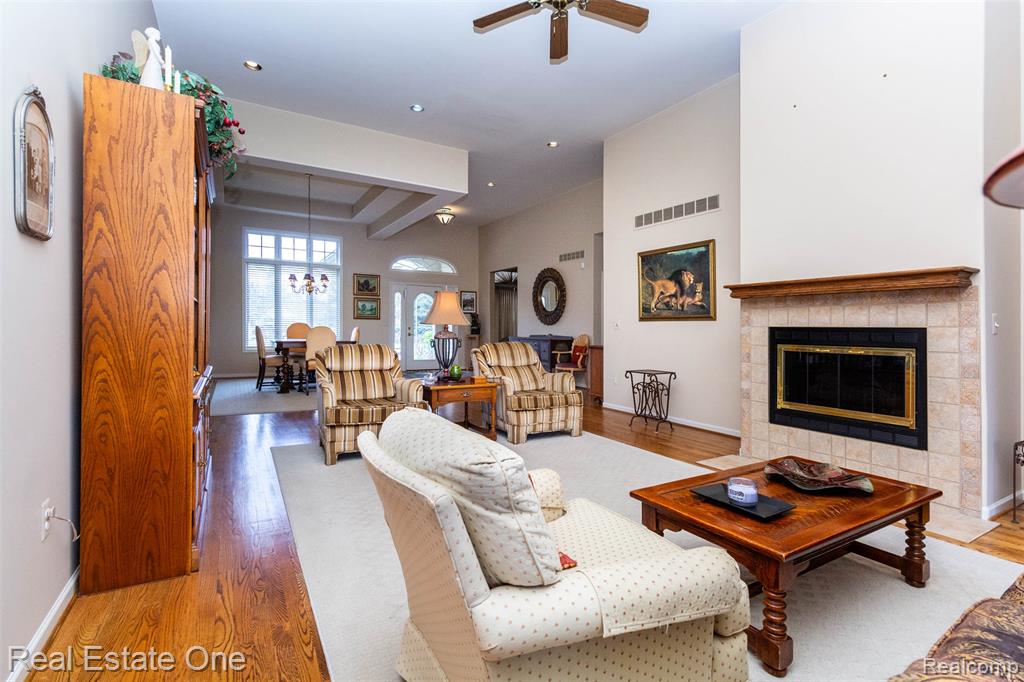 10215 Mill Pointe Drive, Goodrich Vlg, MI — Photo 14