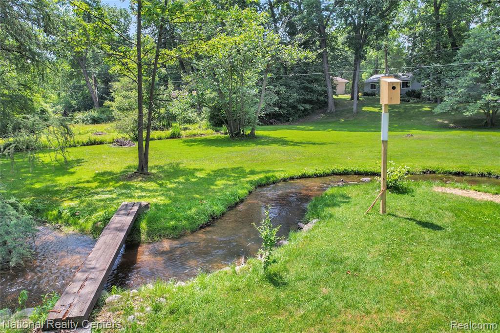 1521 Thread Valley, Holly, MI 48442 — Photo 14