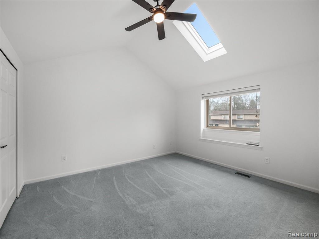 2581 S COMMERCE Road, Wolverine Lake, MI 48390 — Photo 10