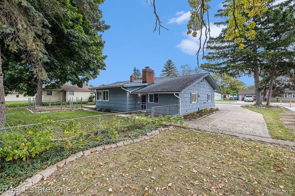617 FOREST Drive, Fenton, MI 48430 — Photo 22
