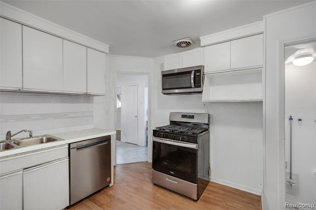 21720 Pembroke Avenue, Detroit, MI 48219 — Photo 4