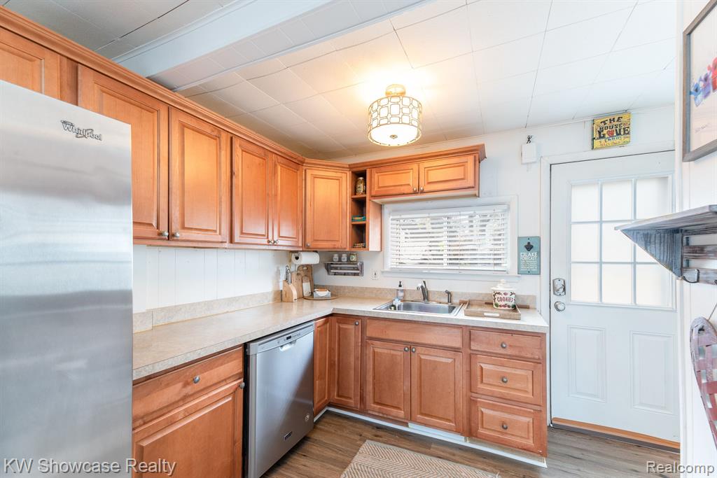 8665 Cooley Lake Road, White Lake, MI 48382 — Photo 5