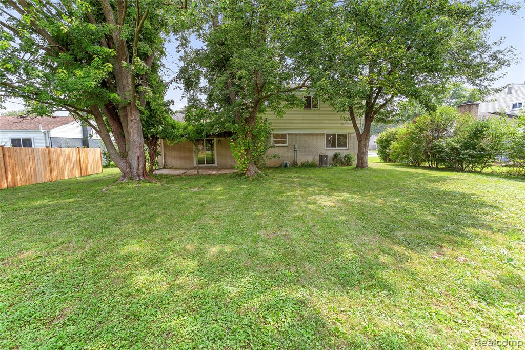 3904 Cloverlawn Avenue, Ypsilanti, MI 48197 — Photo 37