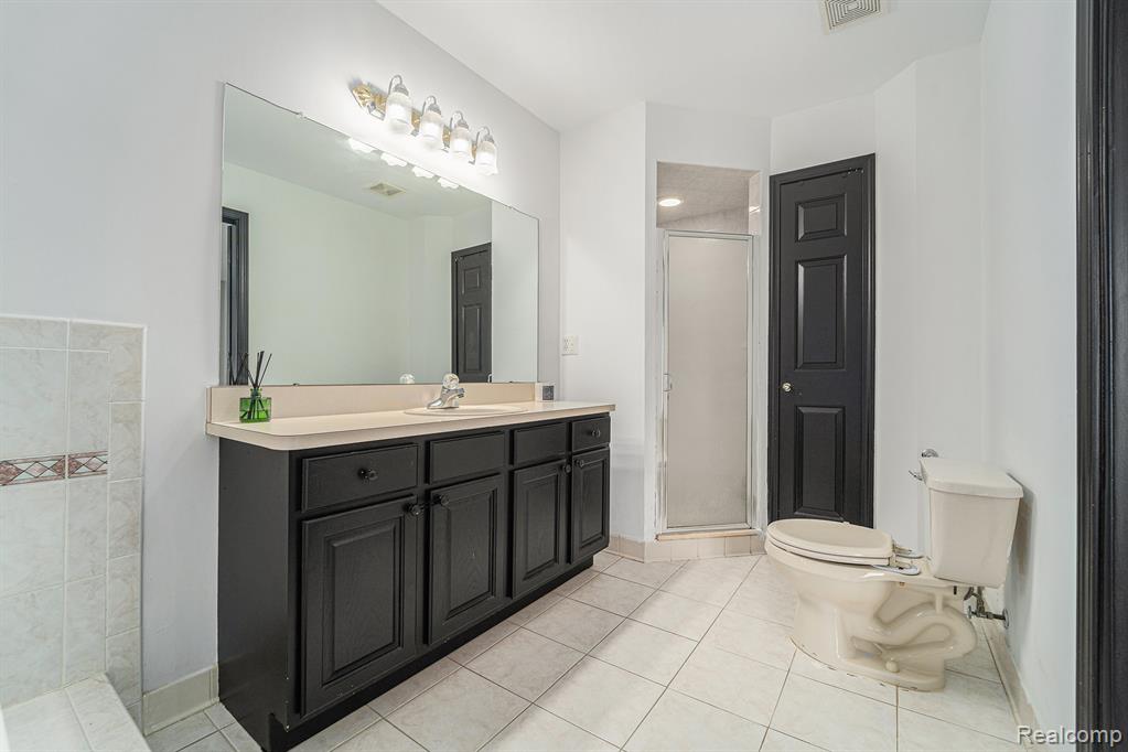 53242 Clarion Drive, Macomb, MI 48042 — Photo 17