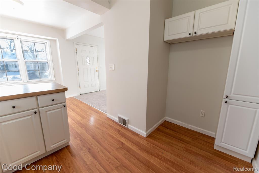 18953 Woodcrest Street, Harper Woods, MI 48225 — Photo 15