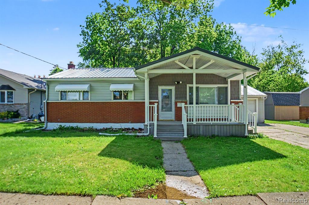 611 S Main Street, Davison, MI 48423 — front exterior