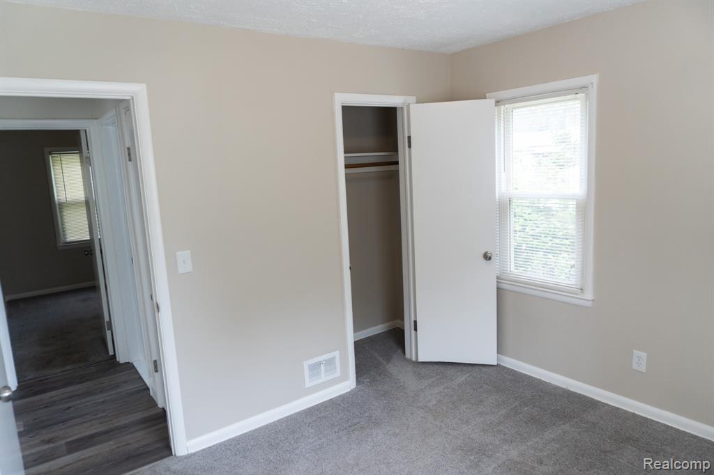 4410 Brunswick Avenue, Flint, MI 48507 — Photo 9