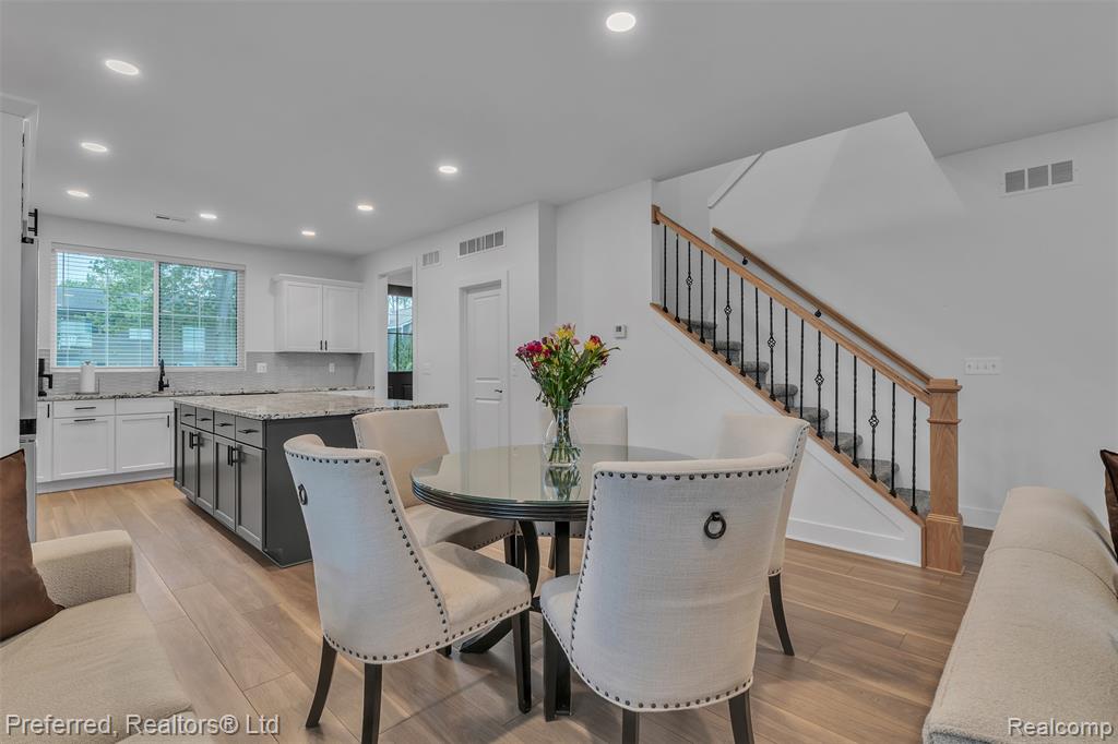 5264 Cooley Lake Road, Waterford, MI 48327 — Photo 13