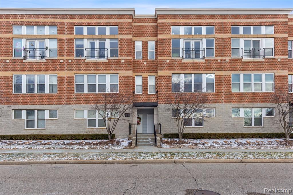 72 Clinton Street, Mount Clemens, MI 48043 — Photo 2