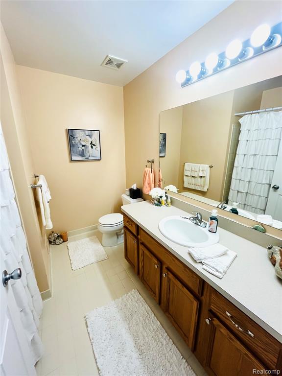 828 Woodhaven Drive, Commerce Twp, MI 48390 — Photo 25