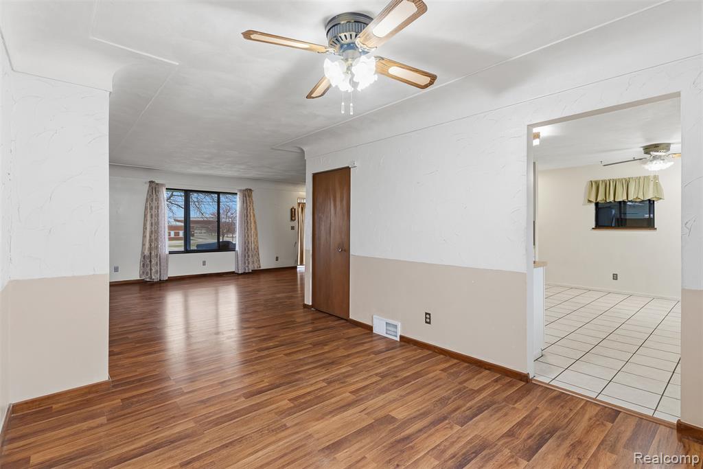 5037 W Court Street, Flint, MI 48532 — Photo 6