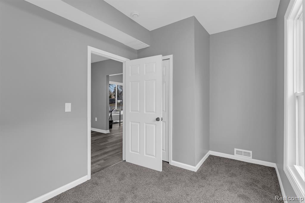 403 14TH Street, Port Huron, MI 48060 — Photo 6