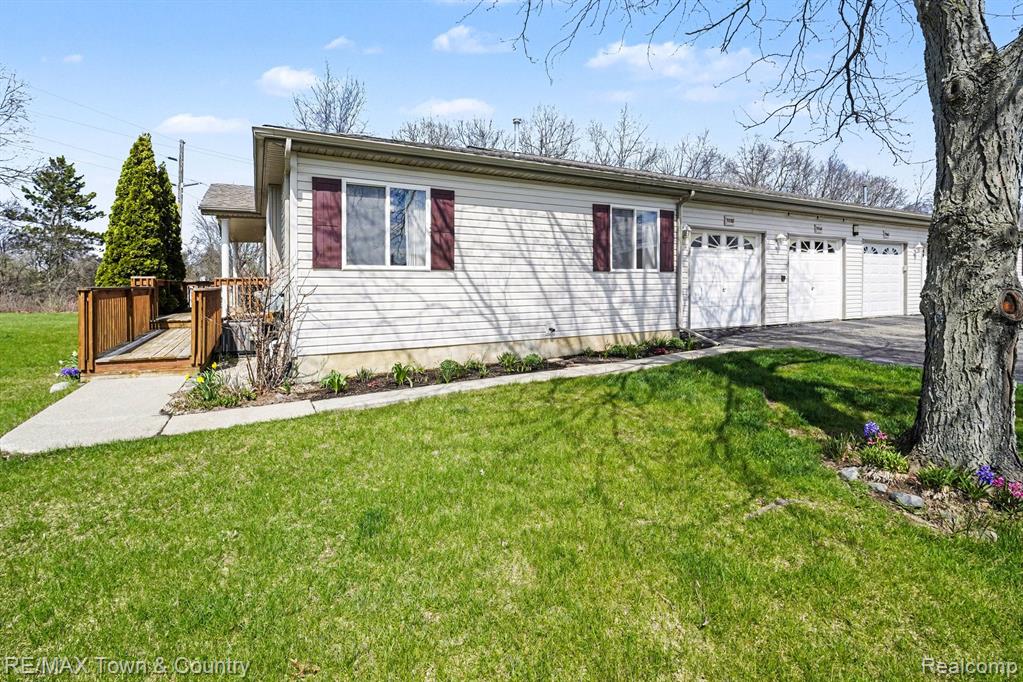 9358 Parkview Circle, Grand Blanc, MI 48439 — Photo 26