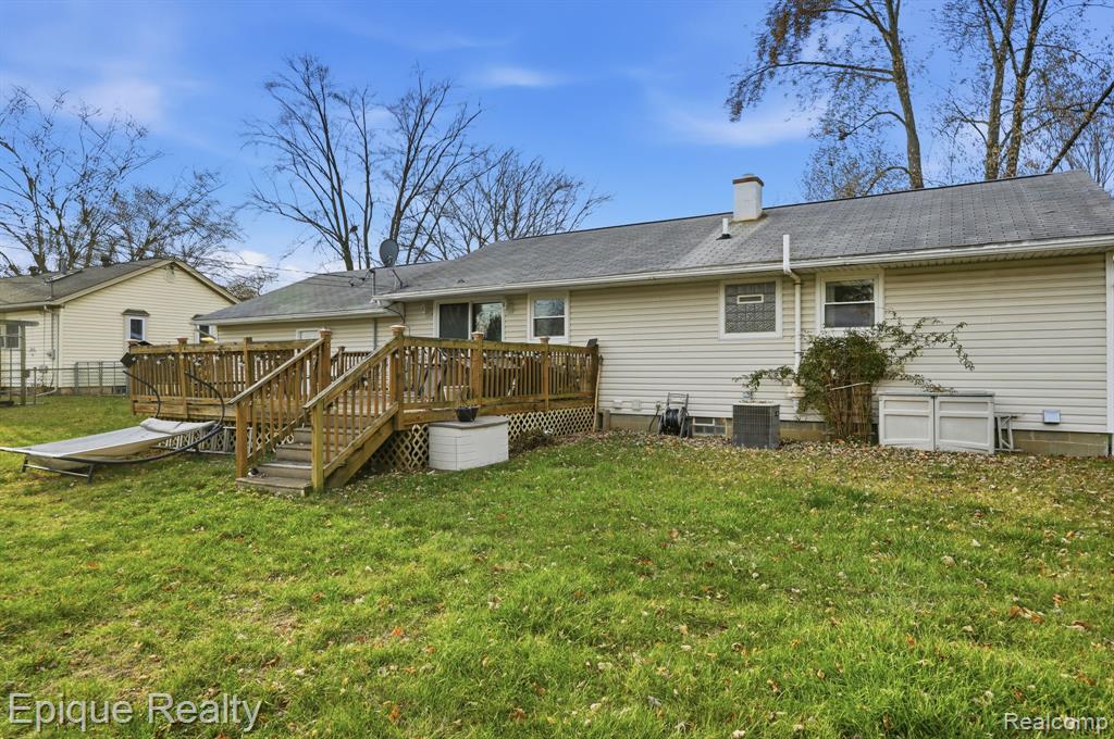 811 Los Arboles Drive, Walled Lake, MI 48390 — Photo 3