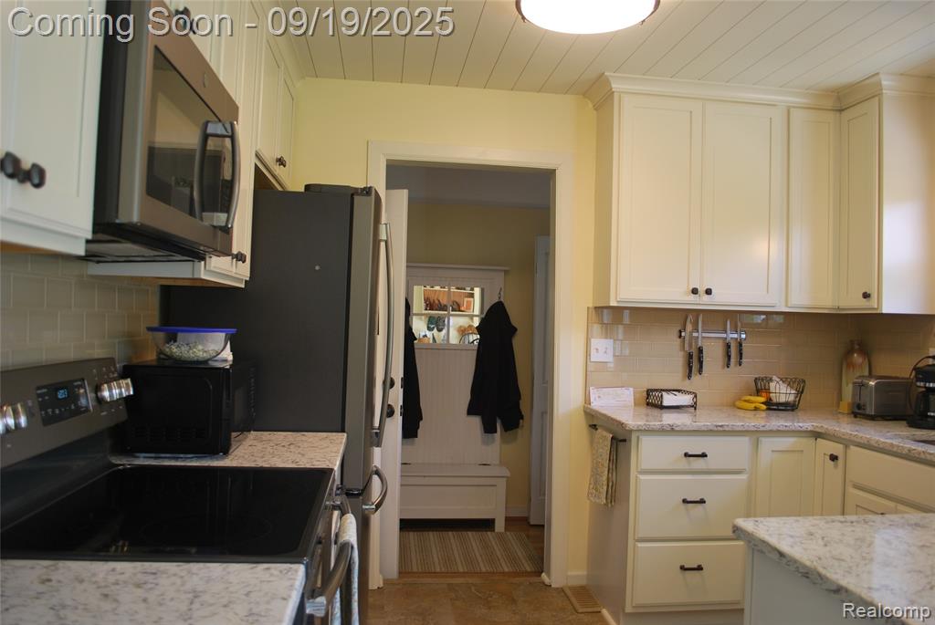 68 Meadow Lane, Lapeer, MI 48446 — Photo 12