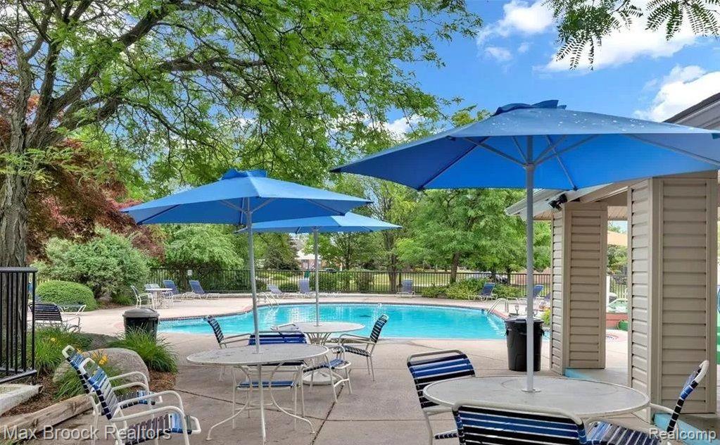 31139 COUNTRY, Farmington Hills, MI 48331 — Photo 4