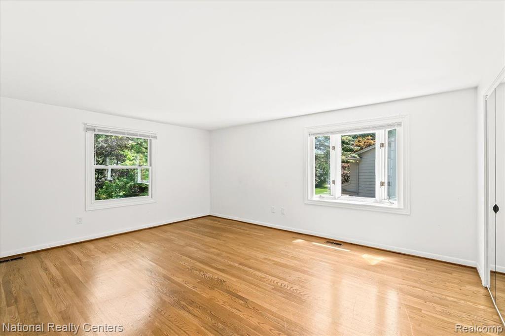 4258 WESTOVER Drive, West Bloomfield, MI 48323 — Photo 38