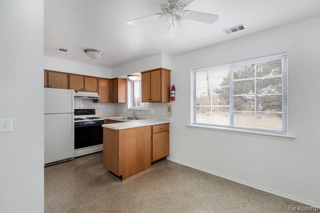 8160 CRESTVIEW Drive, N2, Sterling Heights, MI 48312 — Photo 4