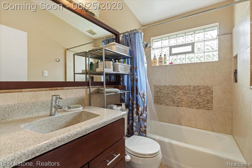 24210 Beverly Street, Oak Park, MI 48237 — Photo 14