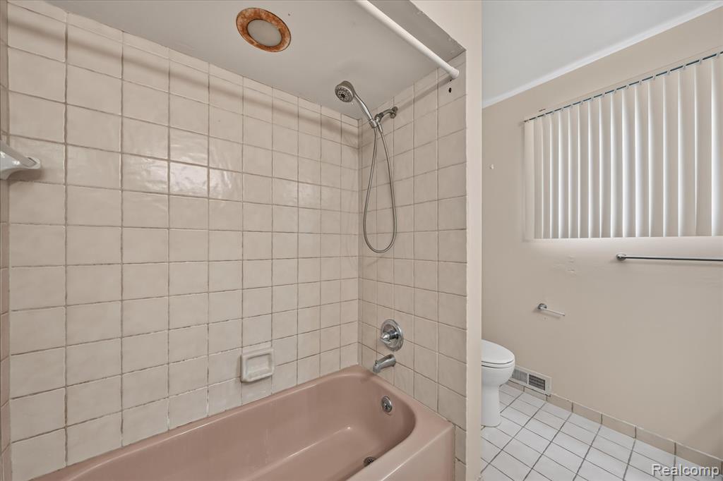 6153 Pickwood Drive, West Bloomfield, MI — Photo 22