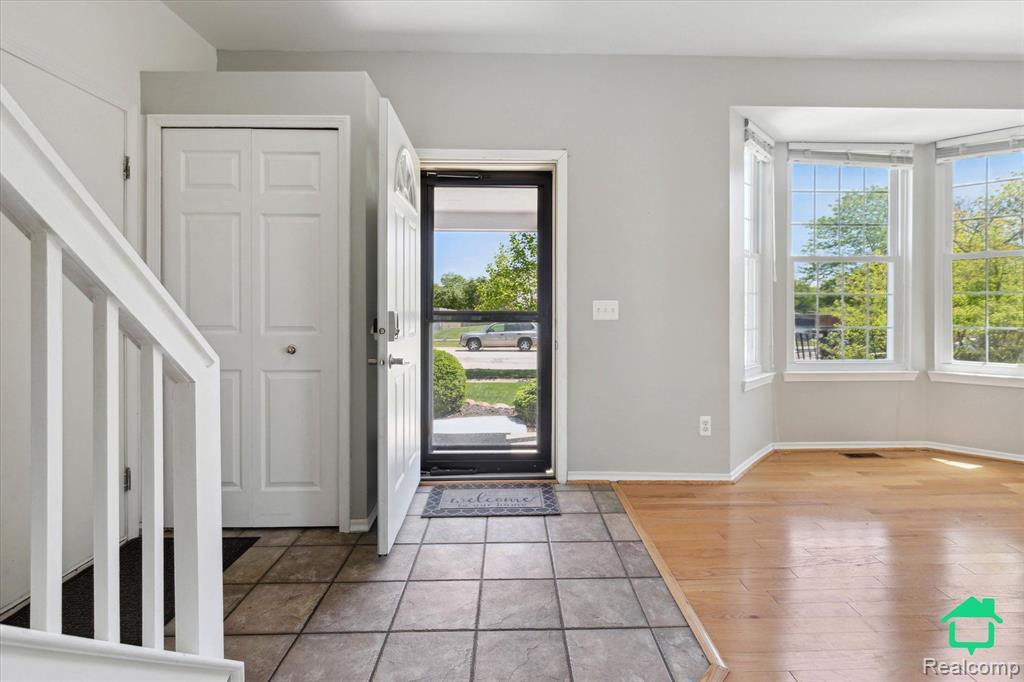 7458 Knollwood Drive, Ypsilanti, MI 48197 — Photo 4