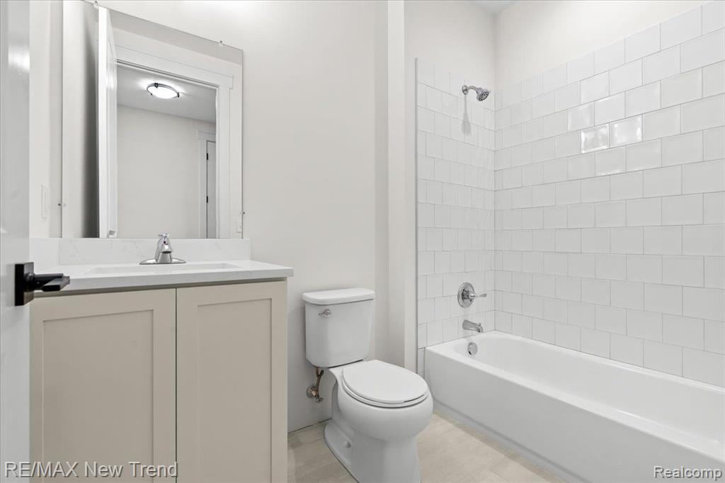 7832 Trailside Court, West Bloomfield, MI 48323 — Photo 19