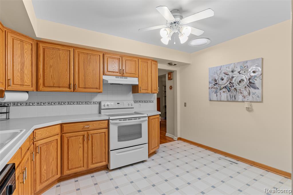 428 Sunnyside Drive, Flushing, MI 48433 — Photo 21