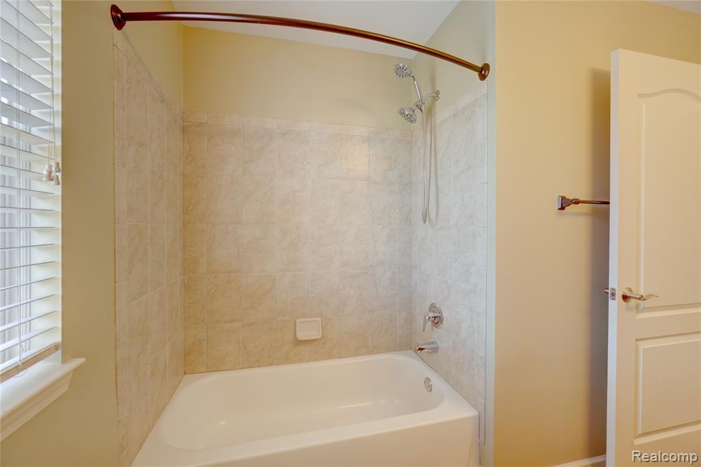 8599 Hummingbird, Commerce Twp, MI 48382 — Photo 27