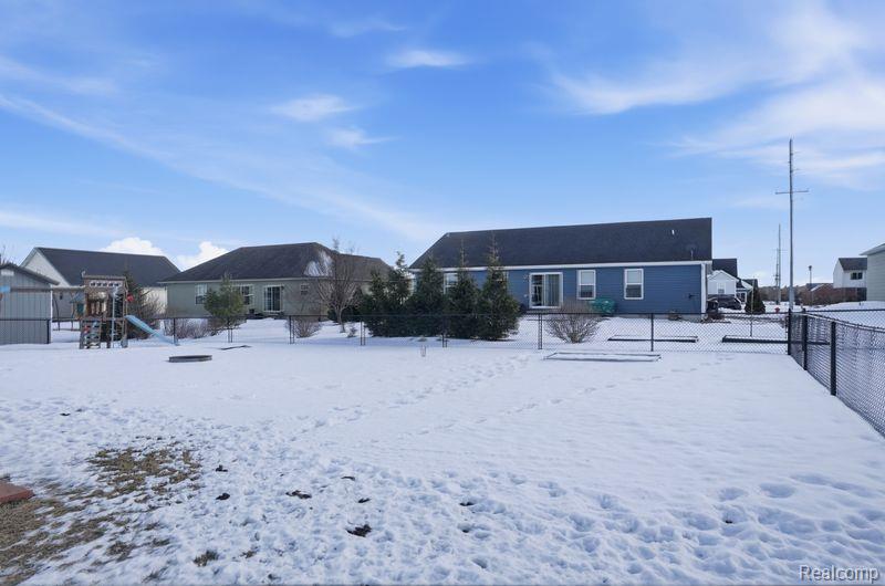 7812 Yorkshire Drive, Almont, MI 48003 — Photo 29