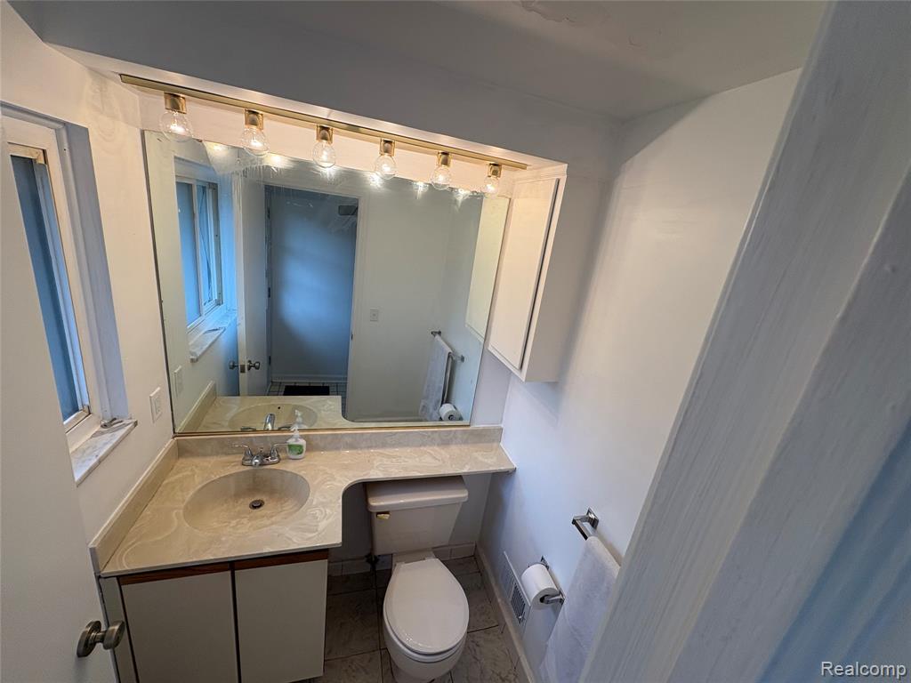 646 Peach Tree Lane, Grosse Pointe Woods, MI 48236 — Photo 10