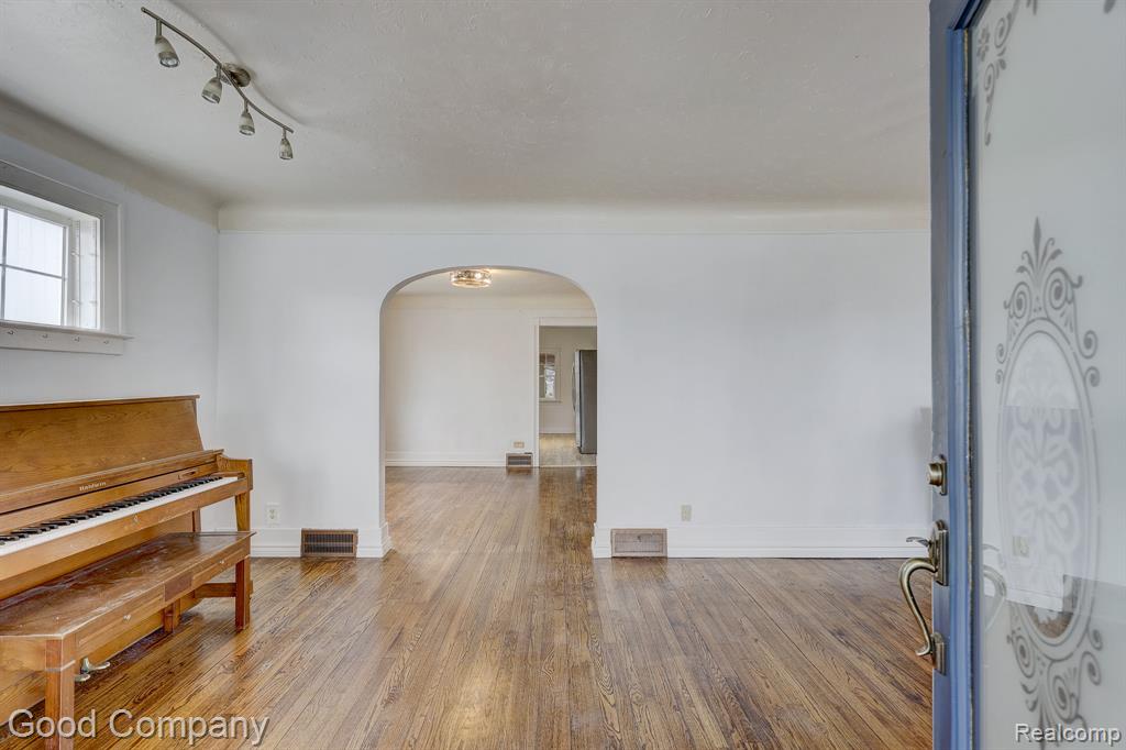 736 E Meyers Avenue, Hazel Park, MI 48030 — Photo 5