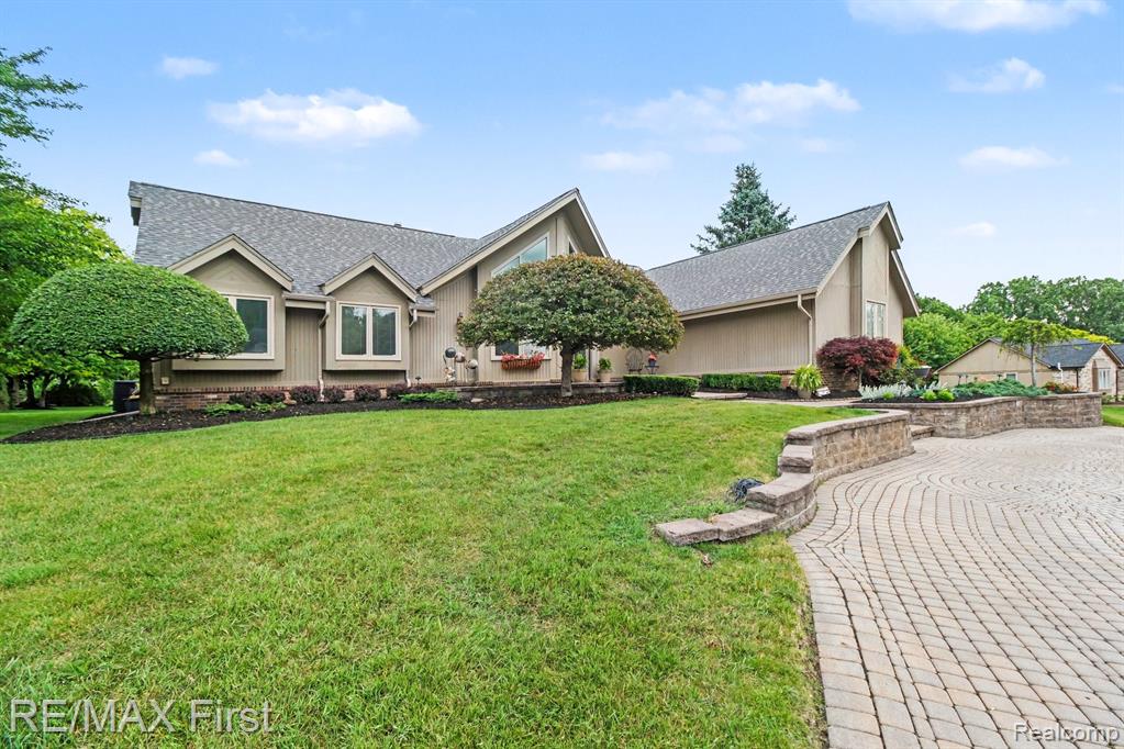 601 Brookwood Lane E, Rochester Hills, MI 48309 — Photo 8