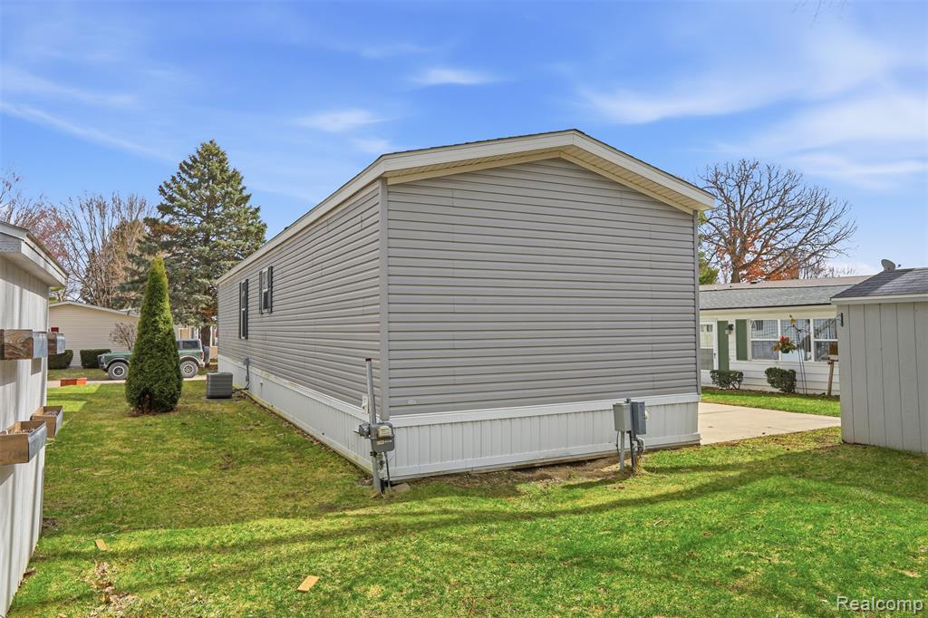 807 Swan Street, Rochester Hills, MI 48309 — Photo 19
