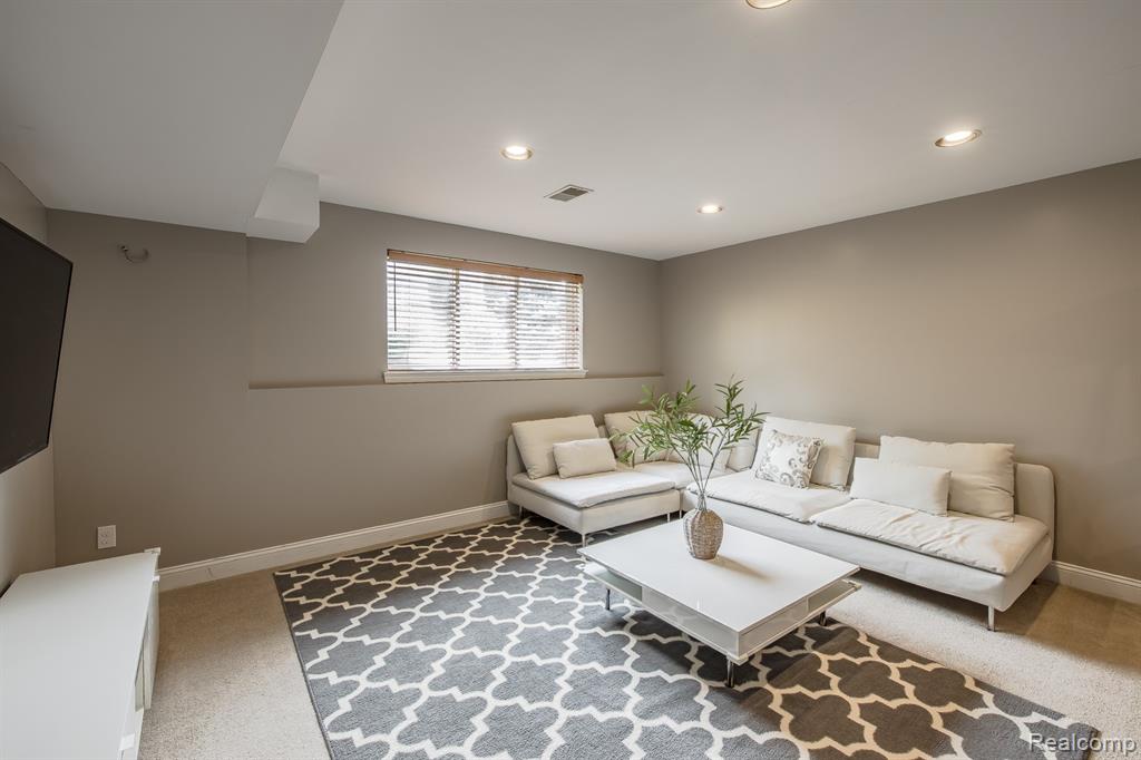 8640 Newport Drive, White Lake, MI — Photo 58