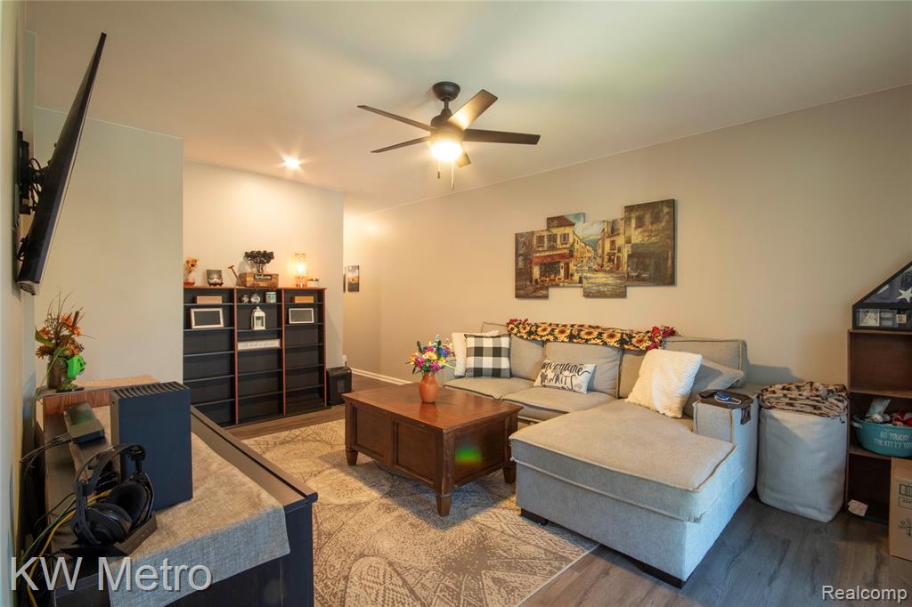 8401 18 Mile Road, 253, Sterling Heights, MI 48313 — Photo 2