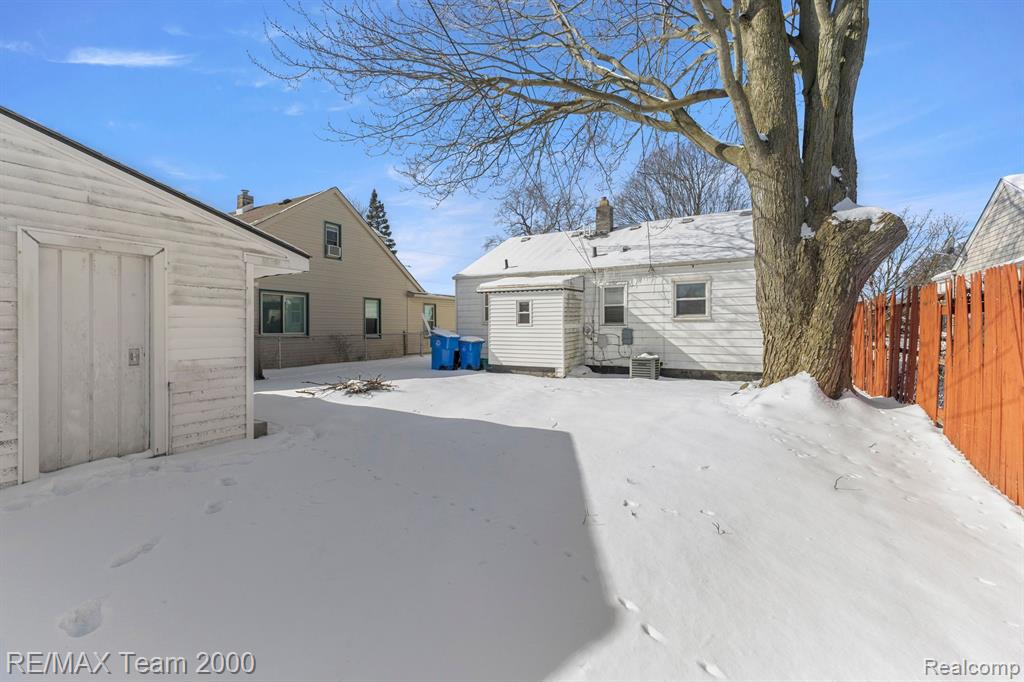 5876 KINMORE Street, Dearborn Heights, MI 48127 — Photo 27