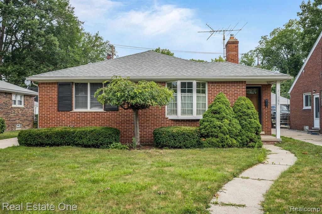 21135 LITTLESTONE Road, Harper Woods, MI 48225 — Photo 20